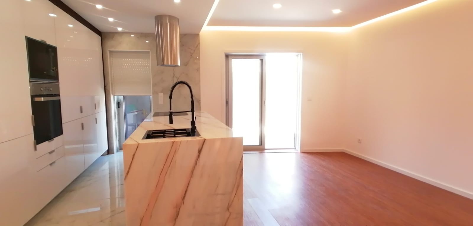 pv10735-novas-14jpeg