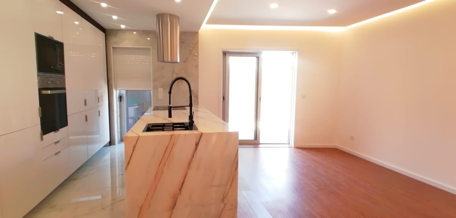 pv10735-novas-16jpeg