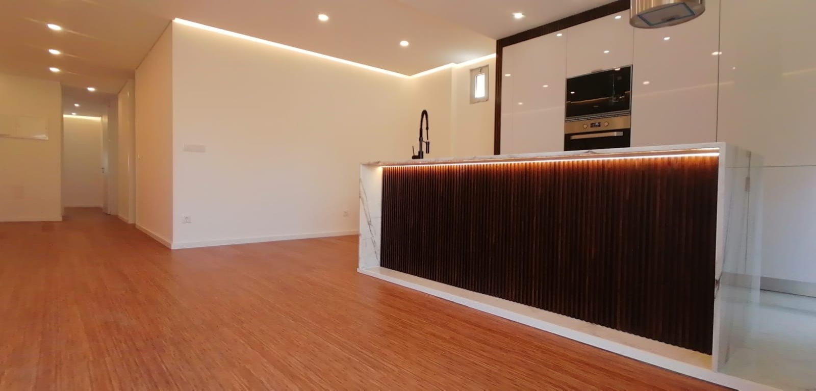 pv10735-novas-18jpeg