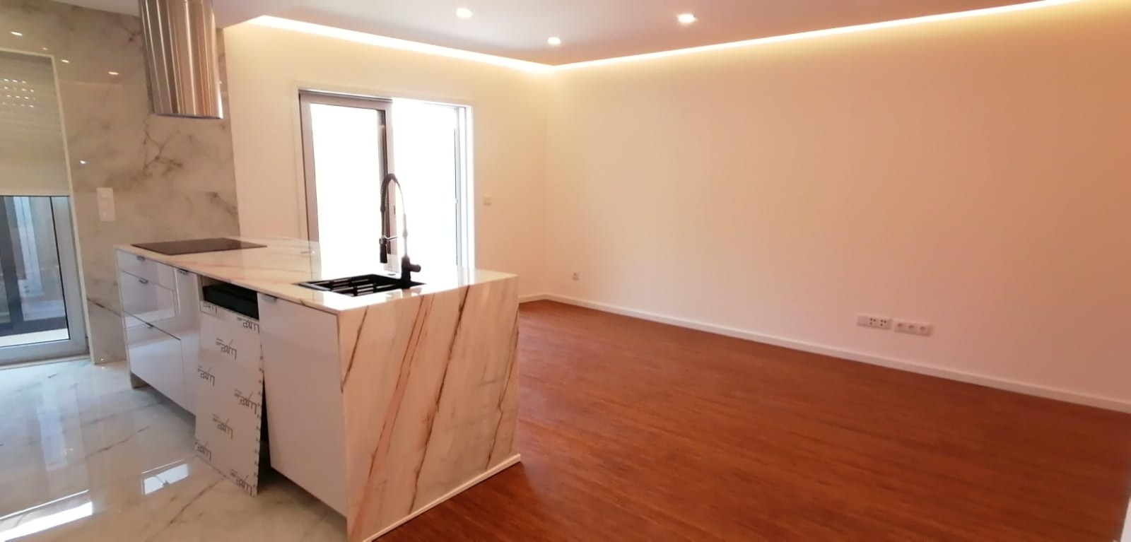 pv10735-novas-19jpeg