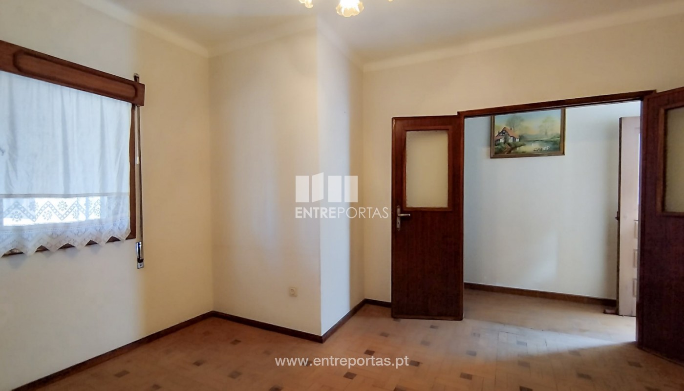 House in Junqueira - view 1