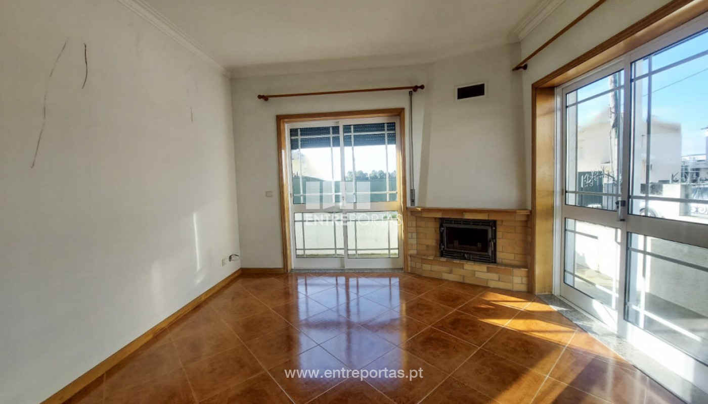 House in Guilhabreu - Image 3