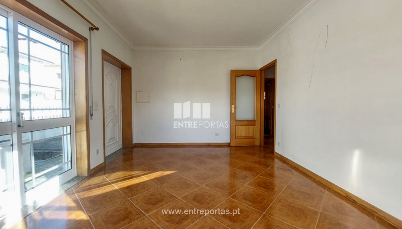 House in Guilhabreu - Image 4