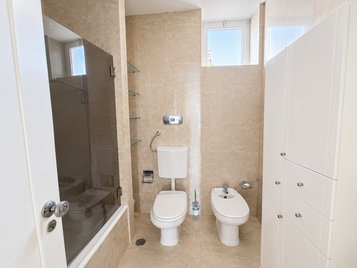 casa-de-banho-compacta-em-marmore-begepng