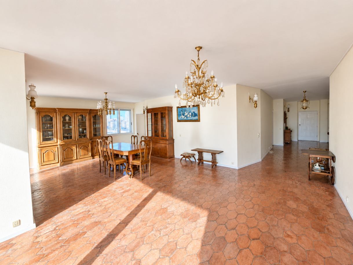 sala-classica-banhada-pelo-solpng