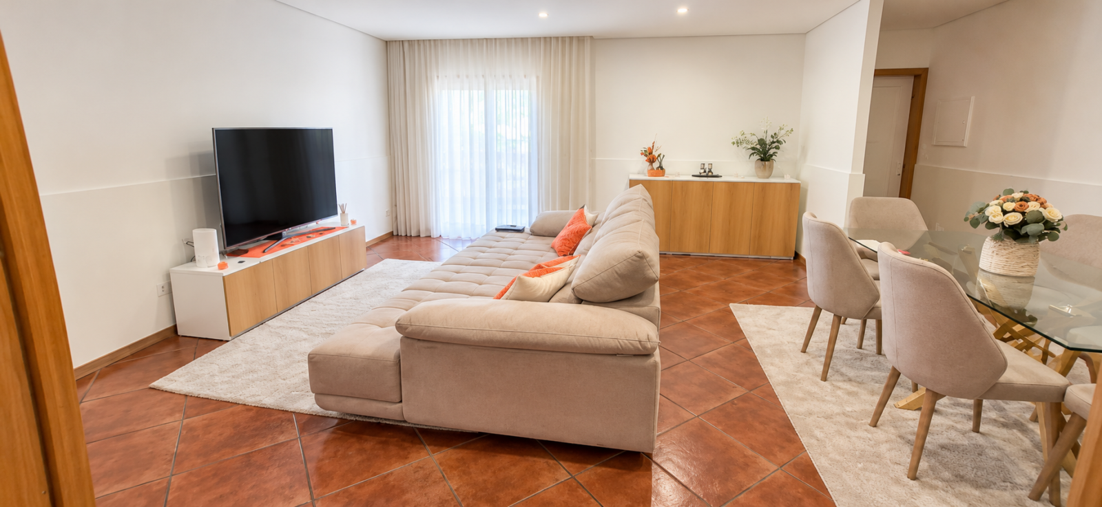 sala-moderna-com-detalhes-terracotapng