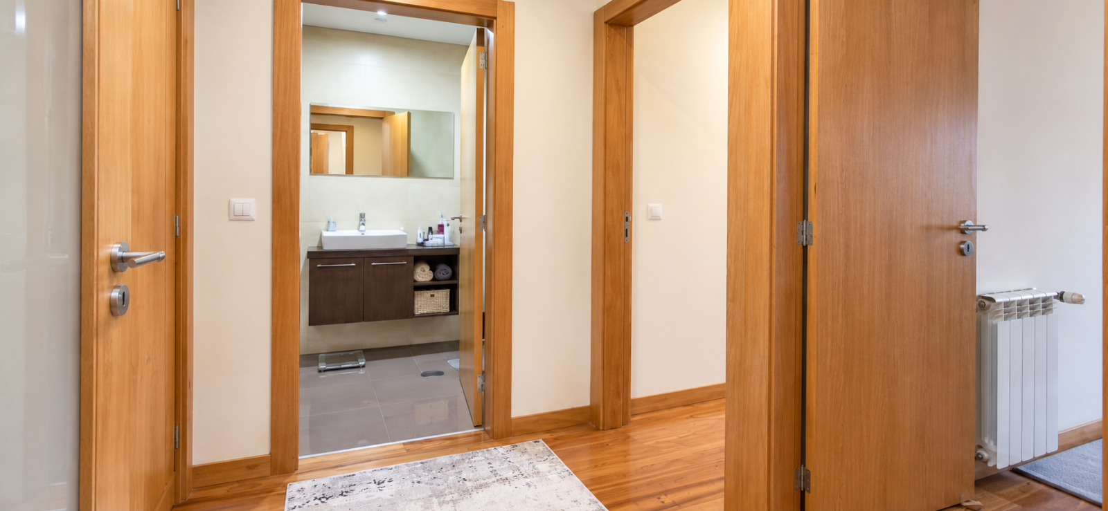 corredor-contemporaneo-com-casa-de-banhopng
